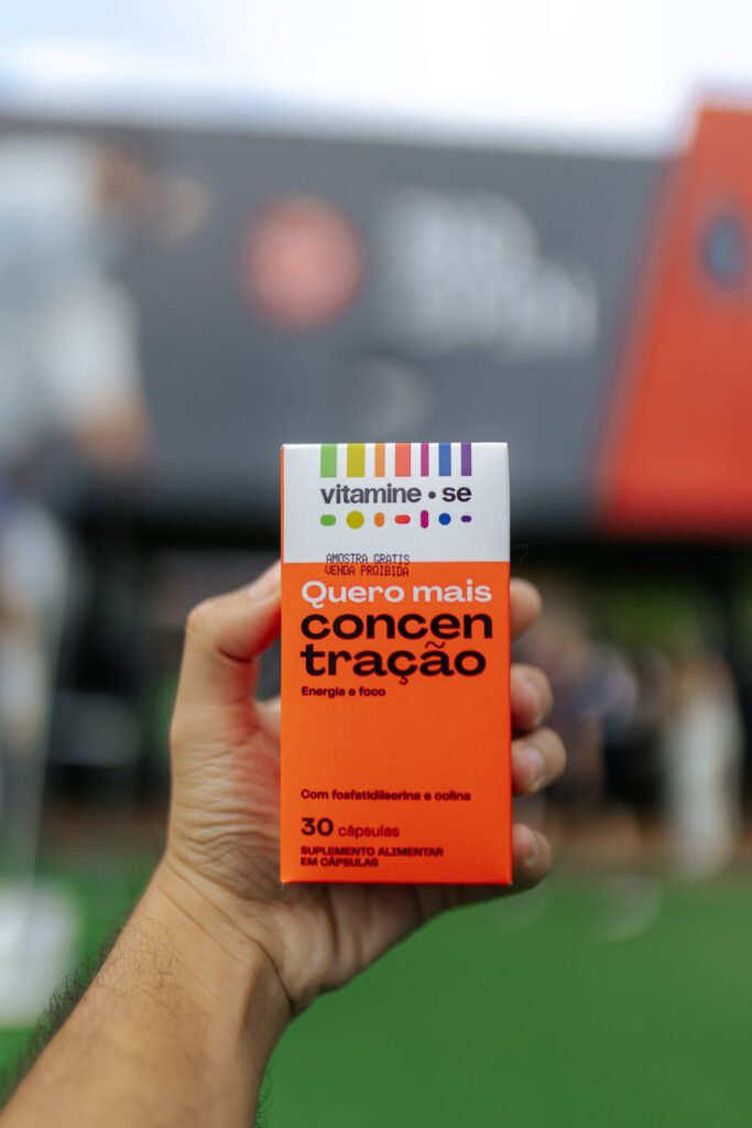 Caixa do suplemento Quero Mais Concentração, da linha Vitamine-se da EMS, no stand do Rio Open 2026