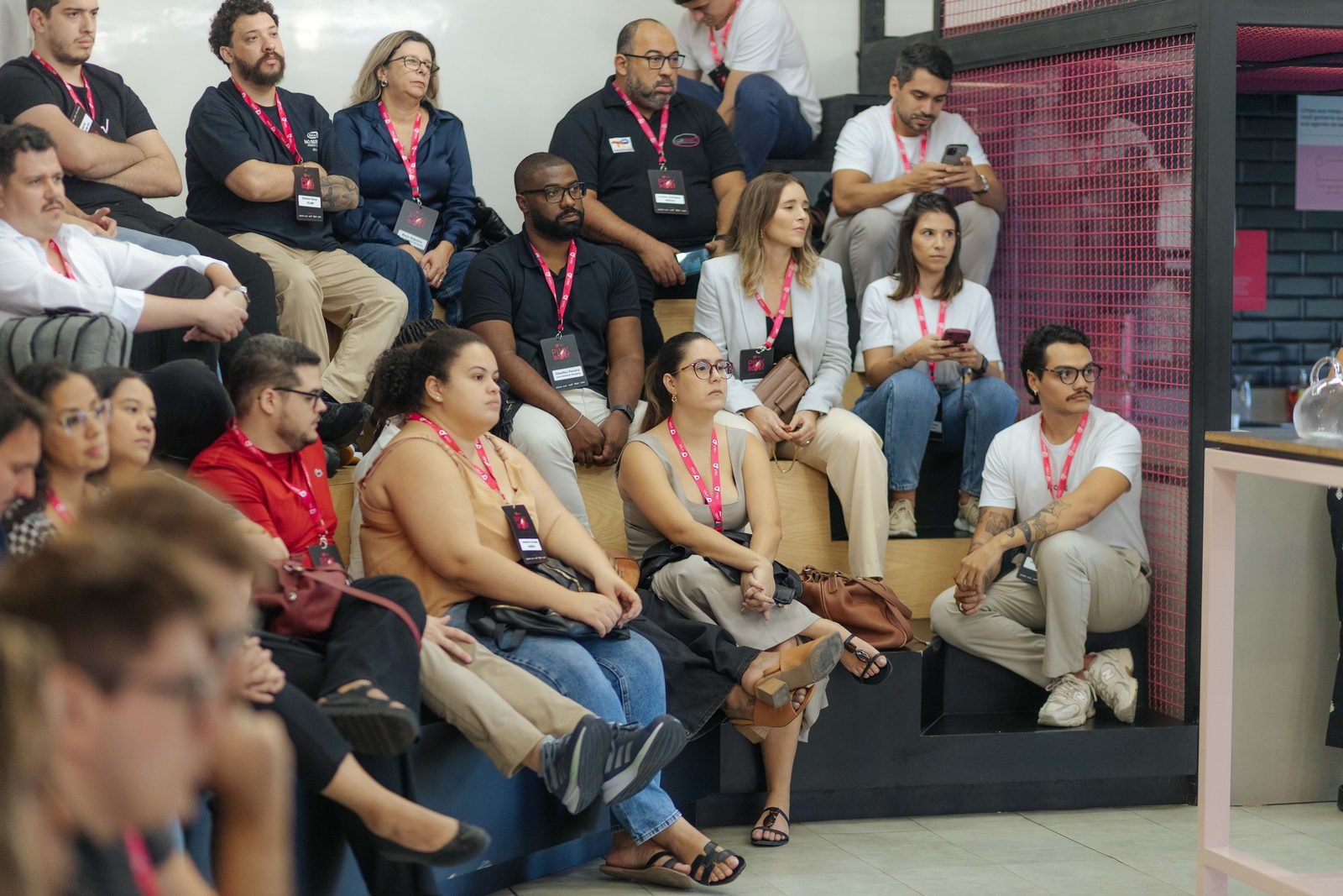 Participantes acompanhando as palestras do VTEX Pink Boost Rio de Janeiro
